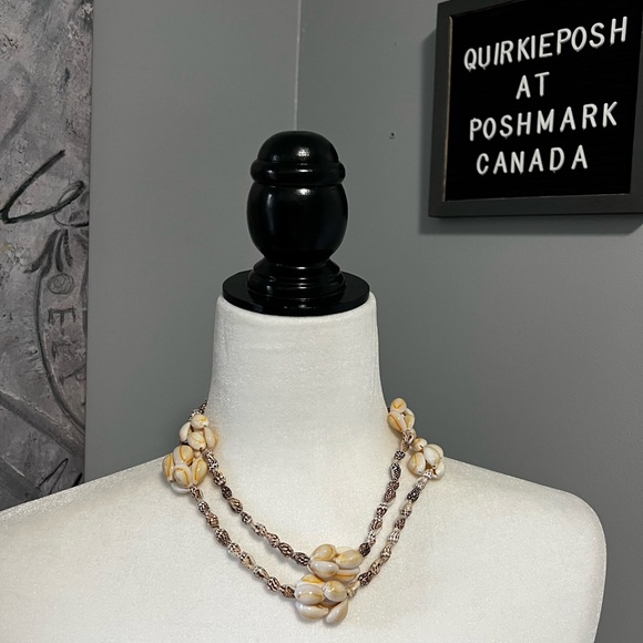 Vintage Handmade Seashell Necklace from the 1960s in pristine condition. - Picture 7 of 8